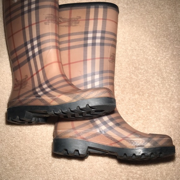 BURBERRY rain boots in excellent condition - Picture 8 of 17